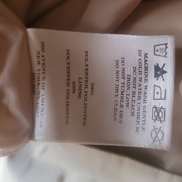 Burberry shiny light weight elegant trench coat - Picture 10 of 13